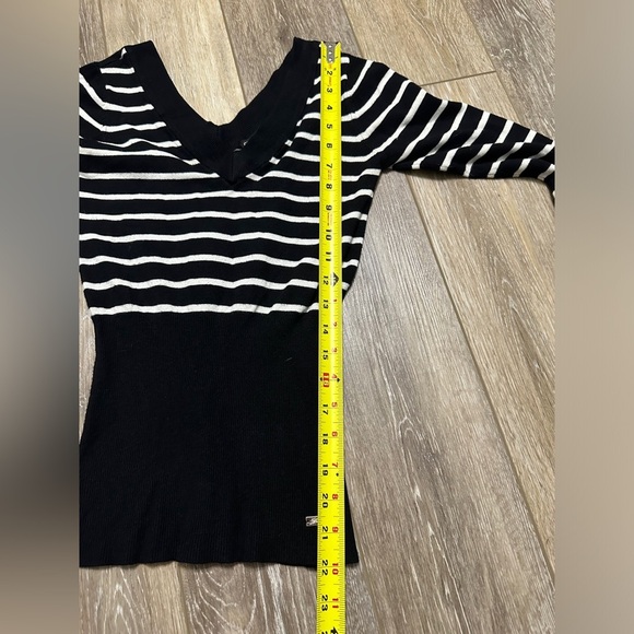 🛍️Guess + Jean Authentic Black, White striped cute top/ sweater Size SP - Picture 6 of 9